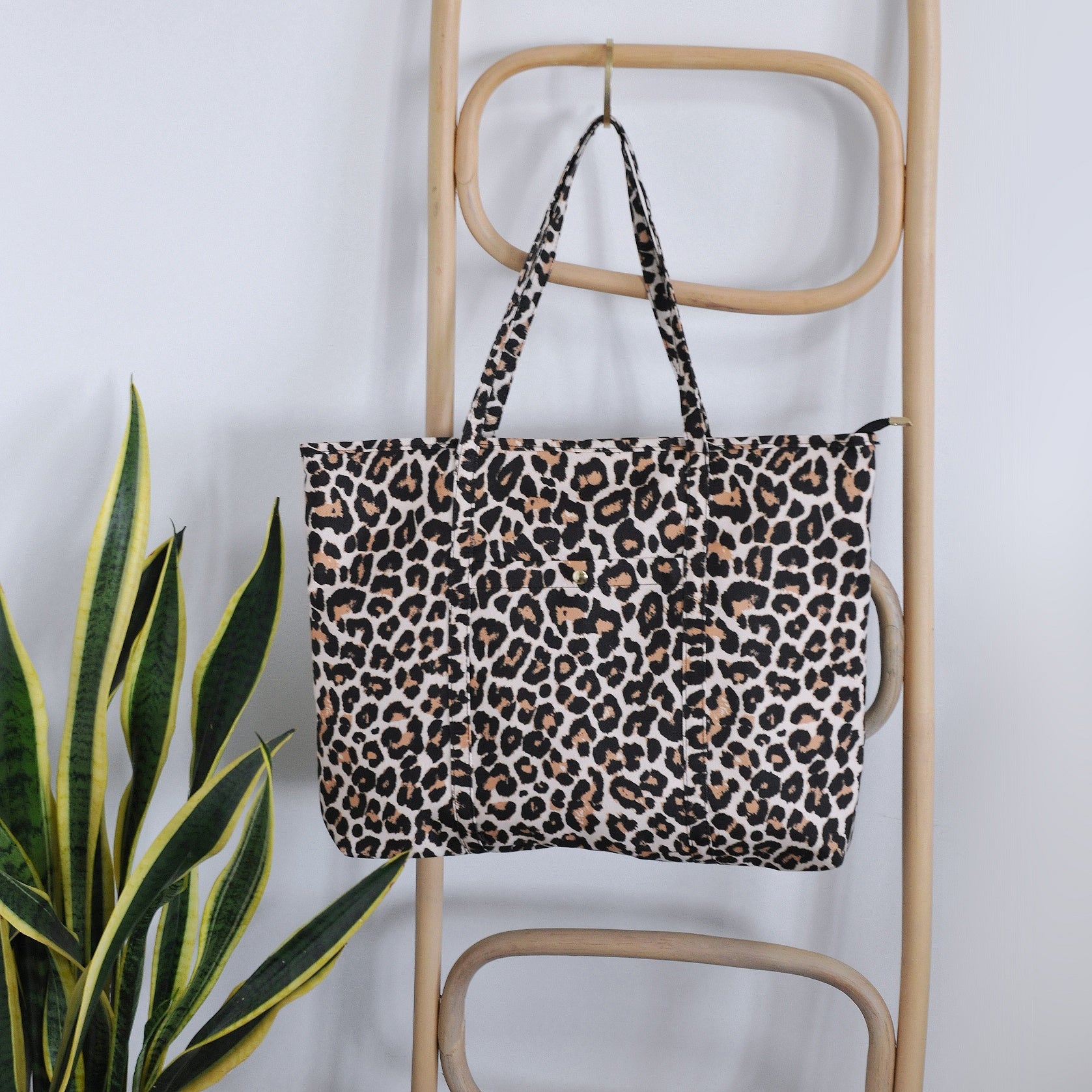 Leopard Tote Women Lightweight Weekend Bag with Outer Pocket