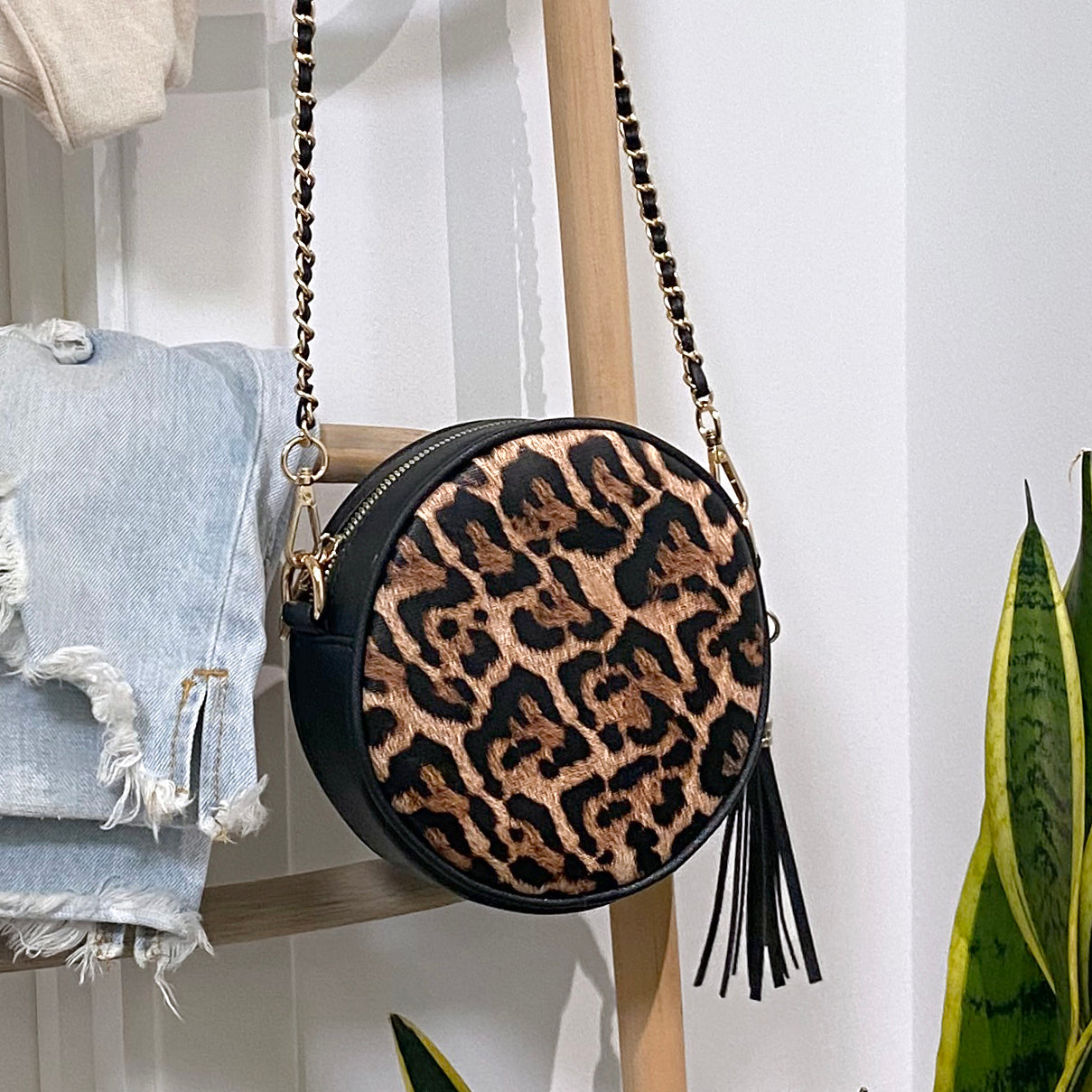 Round Crossbody Bag Leopard