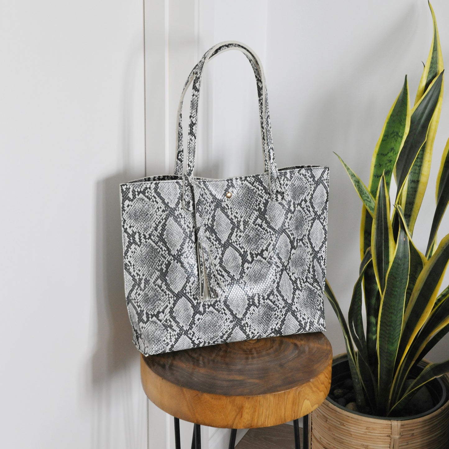 Minimalist Clean Cut Tote