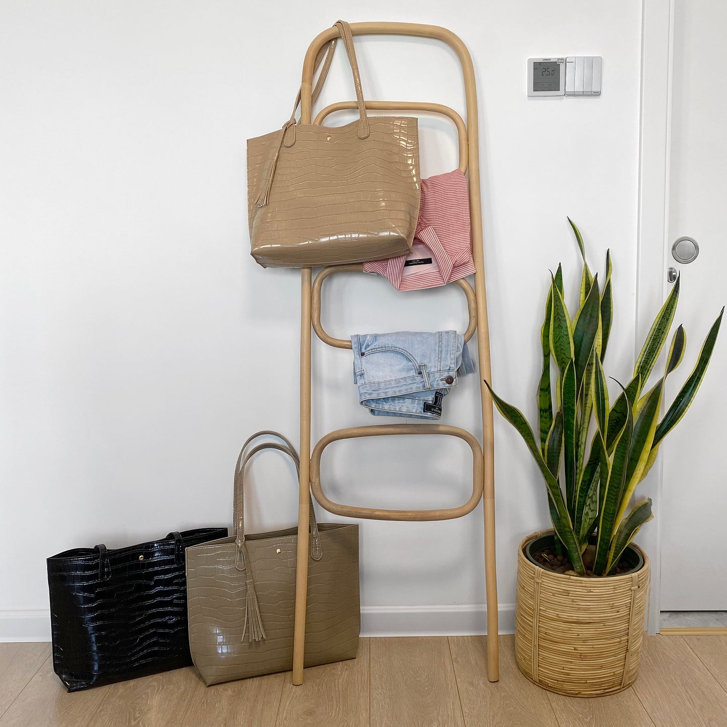 Minimalist Clean Cut Tote