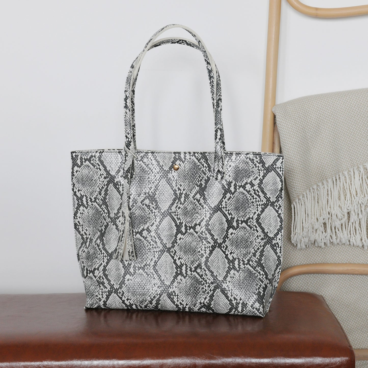 Minimalist Clean Cut Tote